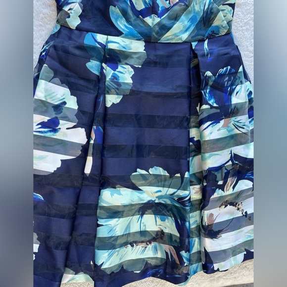 Vince Camuto Cocktail dress, size 4. Never worn. NWOT. - Picture 9 of 13